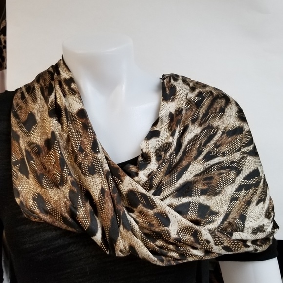 Leopard Single Loop Scarf - Picture 3 of 4